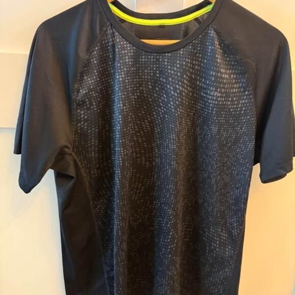 Lot of 6 Men’s Running Athletic Shirts Tanks Nike Under Armour Reebok Size Large - Picture 3 of 9